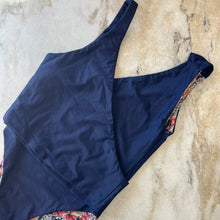 Charger l'image dans la galerie, Maillot de bain deux pièces réversible Rose Buddha
