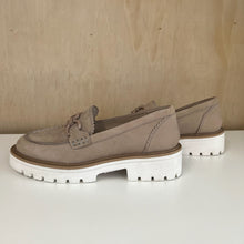 Charger l'image dans la galerie, Chaussures loafers beige Caprice
