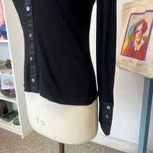 Charger l'image dans la galerie, Chandail boutonné Marc Cain
