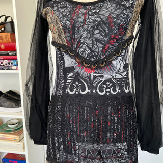 Robe Save the Queen