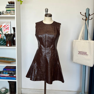 Robe en similicuir Avec les filles