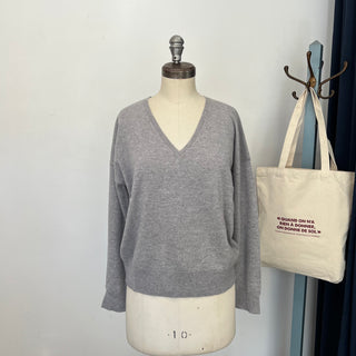 Chandail en cachemire House of Liberty col V gris *Nouvelles tailles*