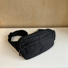 Charger l'image dans la galerie, Sac banane Main Caracter Aritzia
