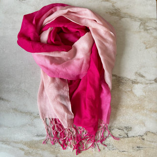 Foulard rose en laine Danier