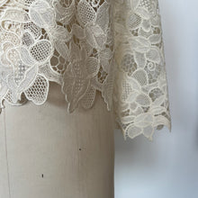 Charger l&#39;image dans la galerie, Veste en dentelle D.Exterior
