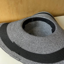 Charger l&#39;image dans la galerie, Chapeau de plage Banana Republic
