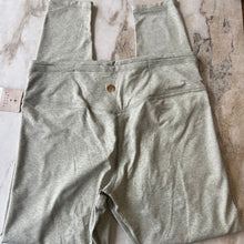 Charger l'image dans la galerie, Legging Buttery Soft bff celery Rose Buddha
