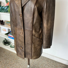 Charger l'image dans la galerie, Manteau en cuir Lavoie Morin cuir et fourrures
