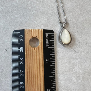 Collier pendentif goutte nacre