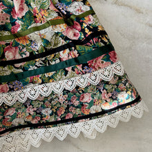 Charger l'image dans la galerie, Jupe fleurie vintage Star
