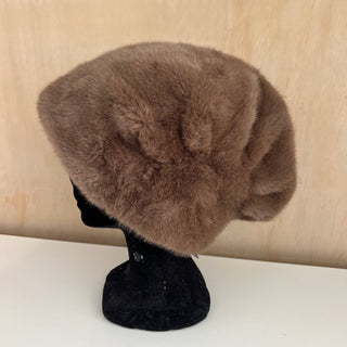 Chapeau en fausse fourrure brun