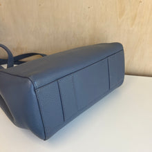 Charger l'image dans la galerie, Sac à main en cuir bleu Allyn Dagne Dover
