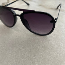 Charger l&#39;image dans la galerie, Lunettes de soleil Vince Camuto
