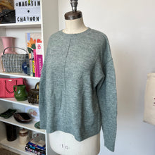Charger l'image dans la galerie, Chandail tricot doux Legendary Outfiters
