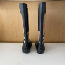 Charger l&#39;image dans la galerie, Bottes de pluie Burberry - Les Mal-Aimés ❤️‍🩹
