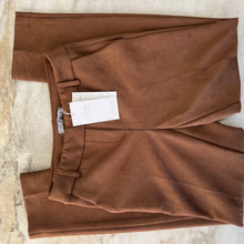 Charger l'image dans la galerie, Pantalon faux daim i love tyler madison
