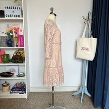 Charger l'image dans la galerie, Robe en dentelle Savannah Shades Marc Aurel
