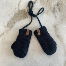 Charger l&#39;image dans la galerie, Mitaines en tricot avec cordon Deux par Deux
