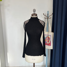 Charger l'image dans la galerie, Chandail col roulé en laine et soie Oscalito
