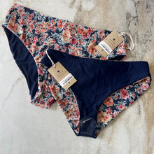 Charger l'image dans la galerie, Bas de bikini réversible Rose Buddha
