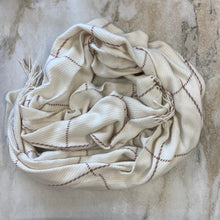 Charger l&#39;image dans la galerie, Foulard Love &amp; Lore *Matière recyclée*
