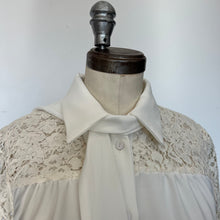 Charger l&#39;image dans la galerie, Blouse avec dentelle Co|te
