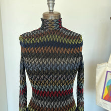 Charger l'image dans la galerie, Robe maxi à col roulé en maille et dos ouvert Missoni
