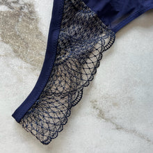 Charger l'image dans la galerie, Culotte tanga Reflet Minuit Simone Pérèle
