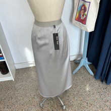 Charger l'image dans la galerie, Jupe maxi en satin Marc Aurèle
