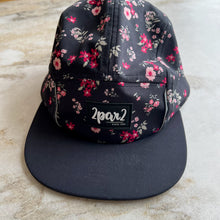 Charger l'image dans la galerie, Casquette fleurs Deux par Deux
