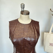 Charger l'image dans la galerie, Robe en similicuir gaufrée crocodile Avec les filles
