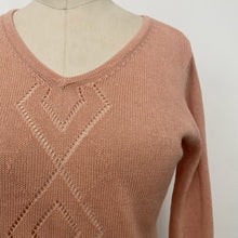 Charger l&#39;image dans la galerie, Chandail à manches longues BCBG Maxazria rose pâle
