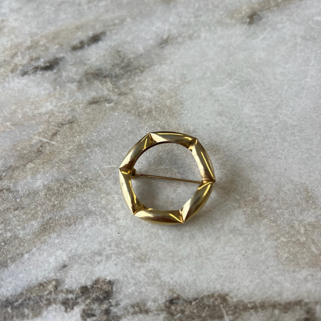 Broche hexagonale