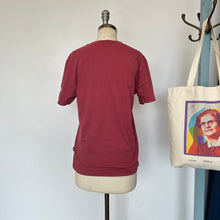 Charger l&#39;image dans la galerie, Chandail homme ethica Attraction rouge
