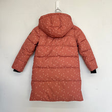 Charger l&#39;image dans la galerie, Manteau d&#39;hiver long rose avec fleurs Deux par Deux
