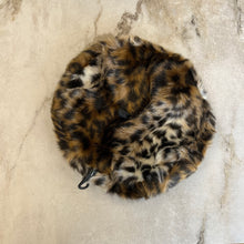 Charger l&#39;image dans la galerie, Béret en fausse fourrure FURious Fur

