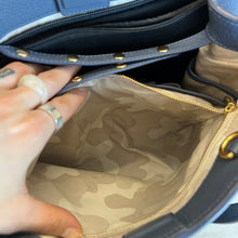 Charger l'image dans la galerie, Sac à main en cuir bleu Allyn Dagne Dover
