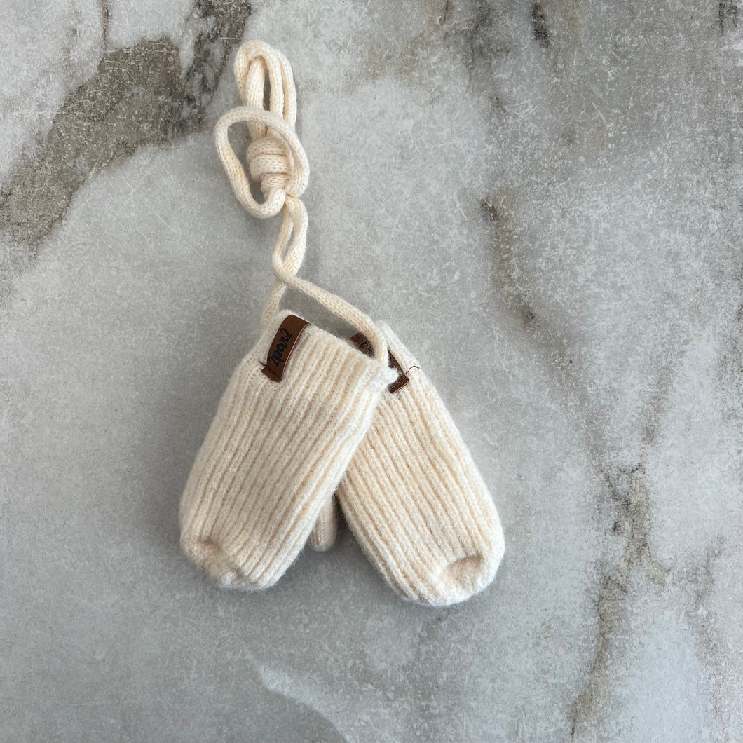 Mitaines en tricot avec cordon Deux par Deux