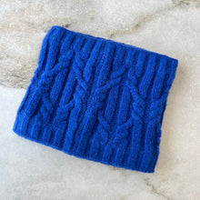 Charger l&#39;image dans la galerie, Cache-cou hiver bleu royal Deux par Deux

