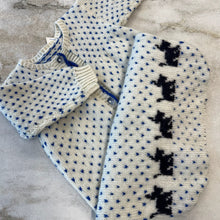 Charger l'image dans la galerie, Dormeuse en tricot vintage pour bébé
