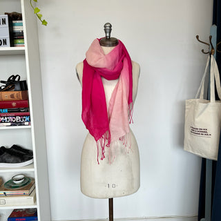 Foulard rose en laine Danier