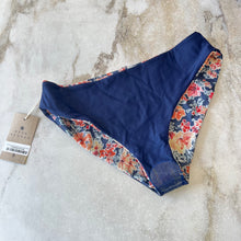 Charger l'image dans la galerie, Bas de bikini réversible Rose Buddha

