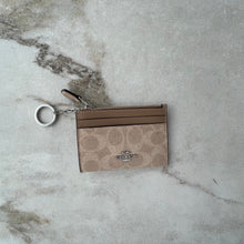 Charger l&#39;image dans la galerie, Porte-monnaie Coach
