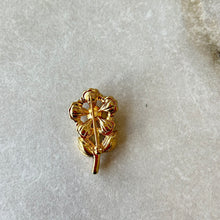 Charger l'image dans la galerie, Broche fleur Swarovski
