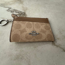 Charger l&#39;image dans la galerie, Porte-monnaie Coach
