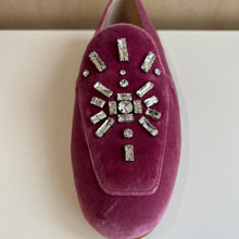 Charger l'image dans la galerie, Chaussures Stuart Weitzman Crystal Nova loafers
