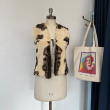 Charger l'image dans la galerie, Veste sans manches vintage en fourrure
