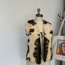Charger l'image dans la galerie, Veste sans manches vintage en fourrure
