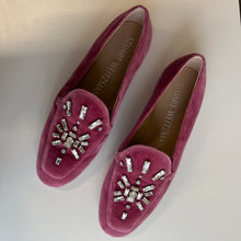 Charger l'image dans la galerie, Chaussures Stuart Weitzman Crystal Nova loafers
