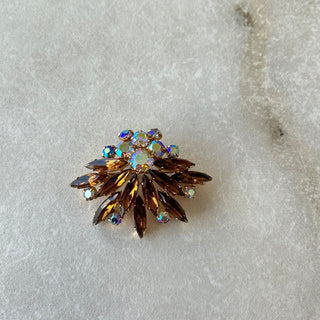 Broche floral dorée